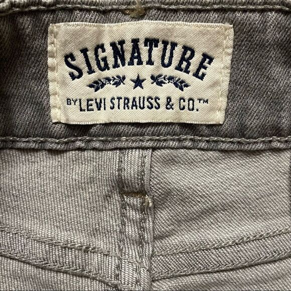 Signature by Levi’s ~ Grey denim Bermuda Shorts ~ size 14 - Picture 5 of 11